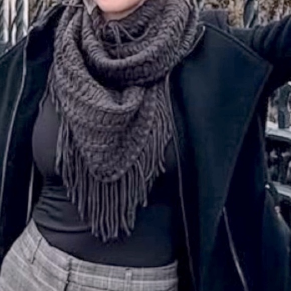 Scarf - Picture 1 of 9